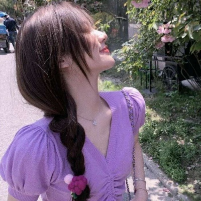 高清紫色系的女生头像图片大全(精选18张)