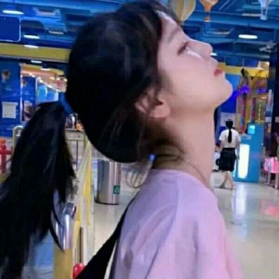 高清紫色系的女生头像图片大全(精选18张)