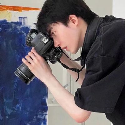 帅气男生抱可爱小动物头像精选图片(精选36张)