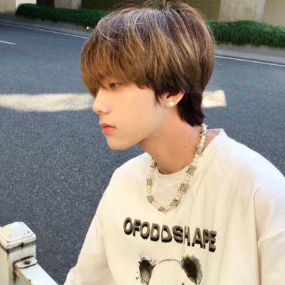 风格好看的气质男头像图片(18张)