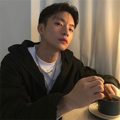 风格好看的气质男头像图片(18张)