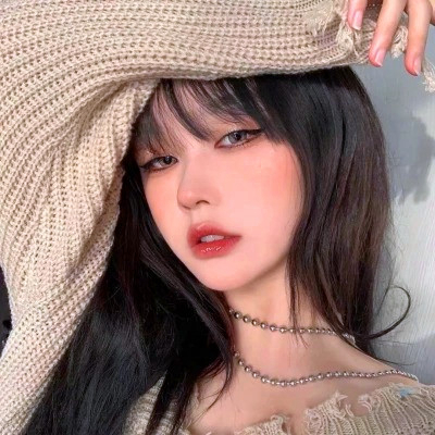 2423最新潮流女生头像图片大全(共20张)