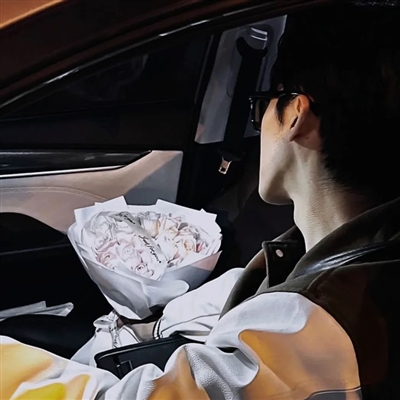 帅气的个性点的男生头像(精选18张)