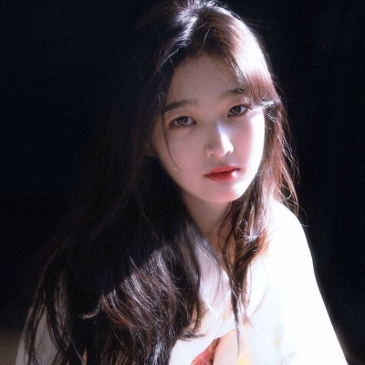 孤傲冷艳淡漠女生头像(优选18张)