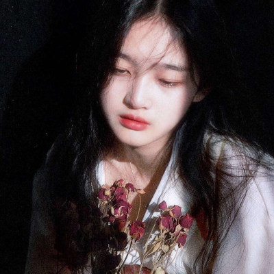 孤傲冷艳淡漠女生头像(优选18张)