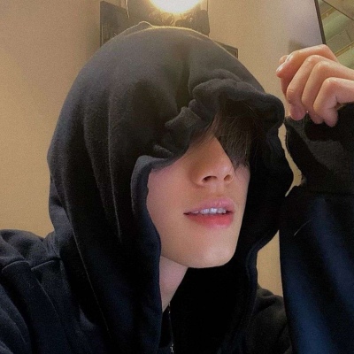 帅气的文艺范qq男生头像图片(18张)