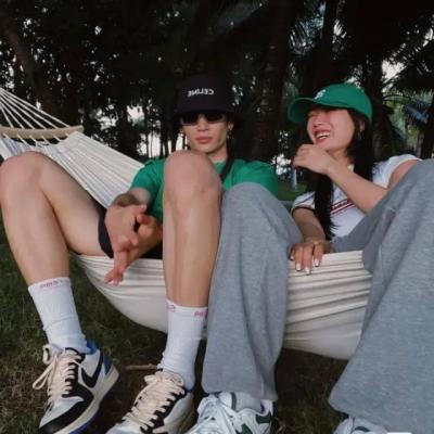 创意情侣头像一左一右图片大全(精选18张)