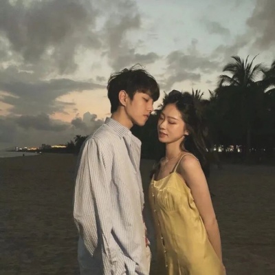 创意情侣头像一左一右图片大全(精选18张)