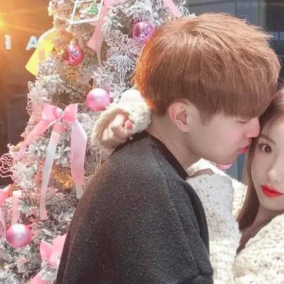 创意情侣头像一左一右图片大全(精选18张)