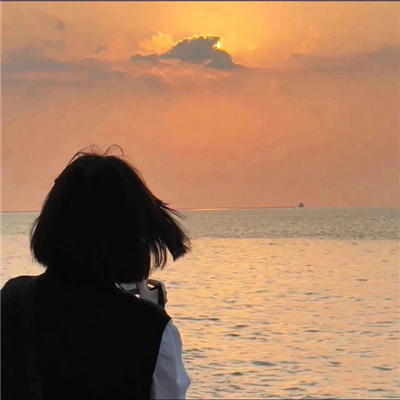 一组惊艳你的氛围感女生头像(20张)