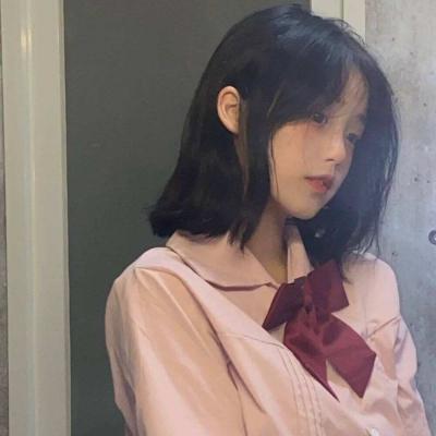 一组惊艳你的氛围感女生头像(20张)