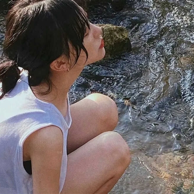 一组惊艳你的氛围感女生头像(20张)