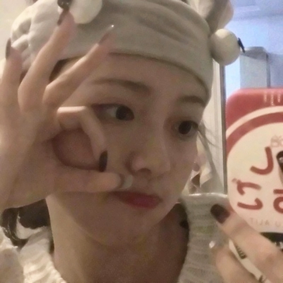 网图小姐姐头像图片(16张)