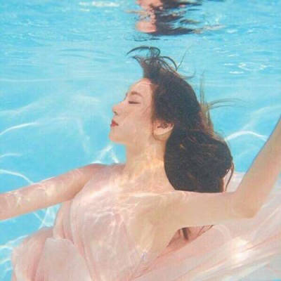 有艺术感的女生头像(共16张)