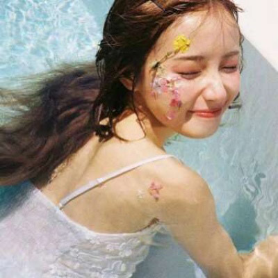 文艺女青年微信头像图片(精选16张)