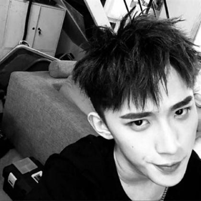 黑白男生帅哥时尚超酷的微信头像(优选18张)