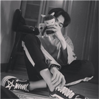 黑白男生帅哥时尚超酷的微信头像(优选18张)