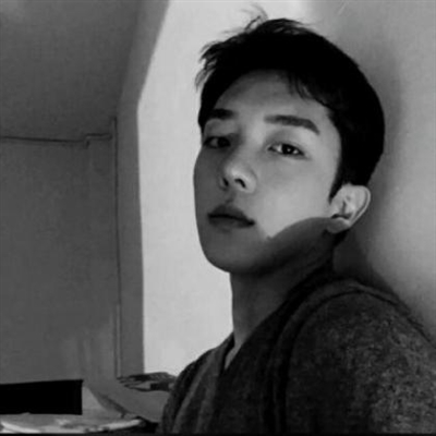 黑白男生帅哥时尚超酷的微信头像(优选18张)