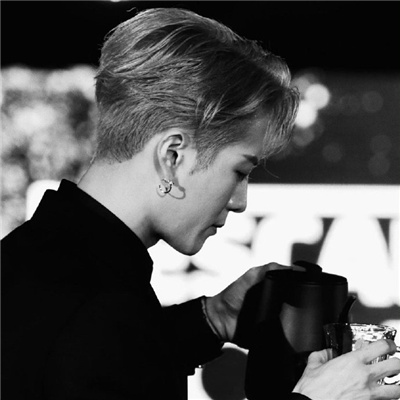 最新高清帅气黑白男头(精选18张)