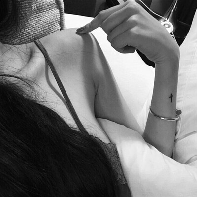 超好看的女生部位头像(共16张)