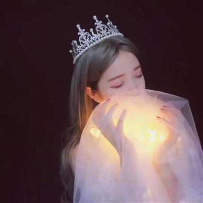 女生穿着婚纱的头像(共26张)