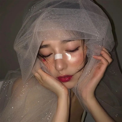 女生穿着婚纱的头像(共26张)