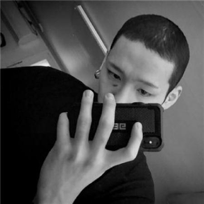 男生手机自拍姿势头像大全图片(20张)