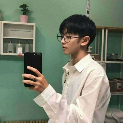 男生手机自拍姿势头像大全图片(20张)