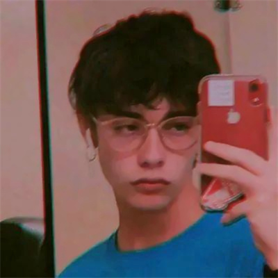 男生手机自拍姿势头像大全图片(20张)