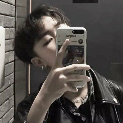 男生用手机自拍的头像(精选38张)