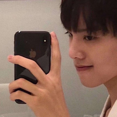 男生用手机自拍的头像(精选38张)