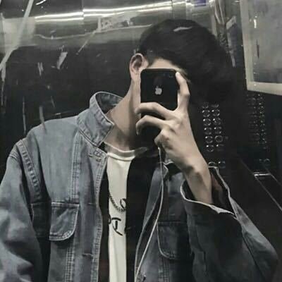 男生用手机自拍的头像(精选38张)