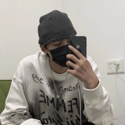 男生用手机自拍的头像(精选38张)