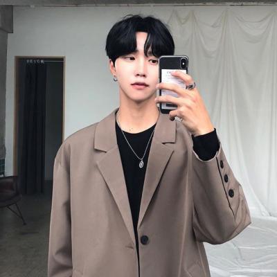 男生用手机自拍的头像(精选38张)