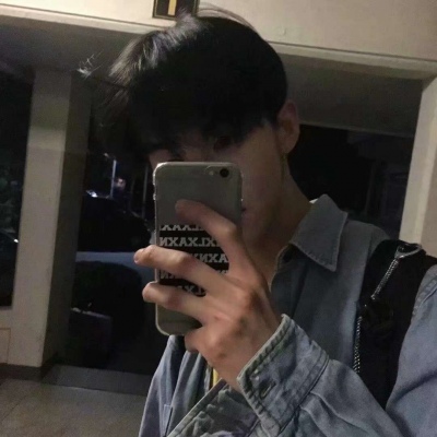 男生用手机自拍的头像(精选38张)