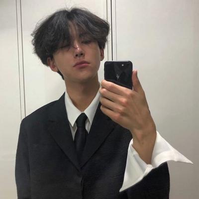 男生用手机自拍的头像(精选38张)