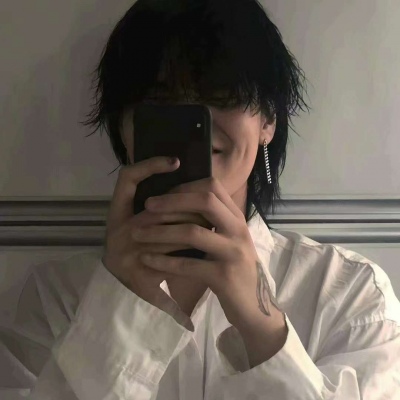 男生用手机自拍的头像(精选38张)
