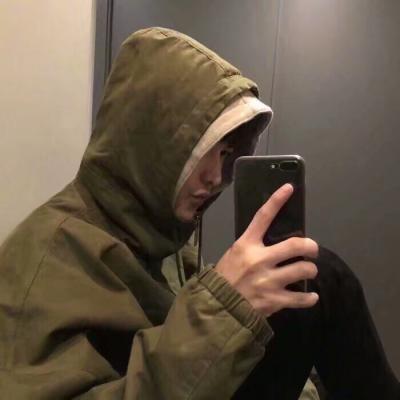 男生用手机自拍的头像(精选38张)