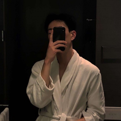 男生用手机自拍的头像(精选38张)