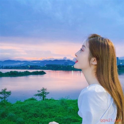 在大海边的美女头像(24张)