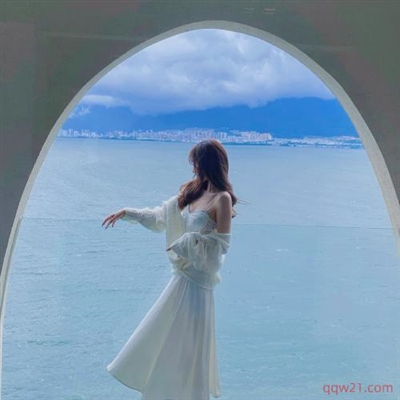 在大海边的美女头像(24张)