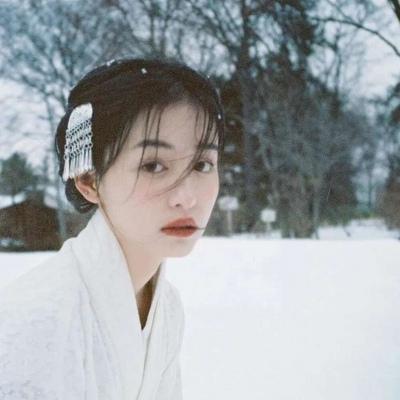 成熟高冷气质女生头像(22张)