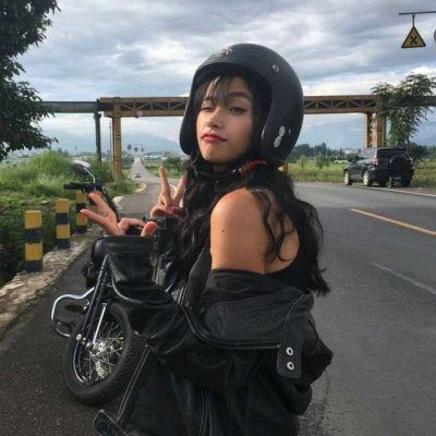 酷酷小姐姐的霸气头像(共18张)