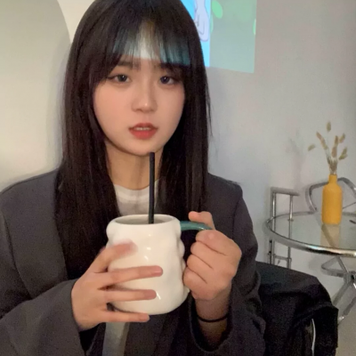 酷酷小姐姐的霸气头像(共18张)