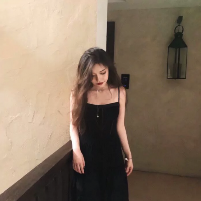 酷酷小姐姐的霸气头像(共18张)