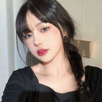 酷酷小姐姐的霸气头像(共18张)