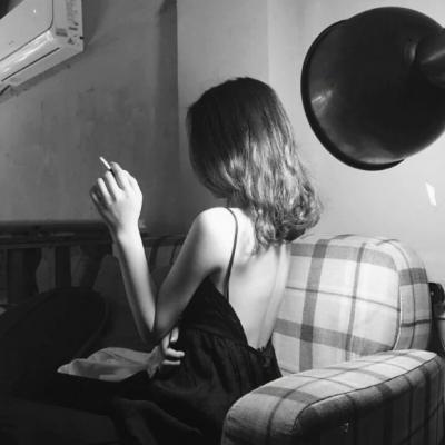 黑白冷淡风女生头像(优选22张)