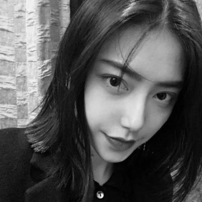 黑白冷淡风女生头像(优选22张)