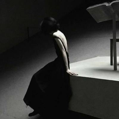 黑白冷淡风女生头像(优选22张)