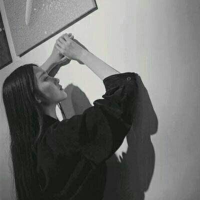 黑白冷淡风女生头像(优选22张)